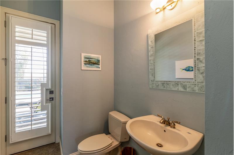 Half Bath to Lanai