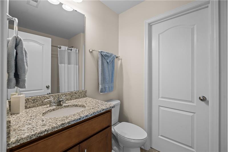 En-suite bathroom for junior bedroom suite