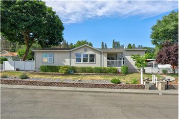 104 W 13th St, The Dalles, OR