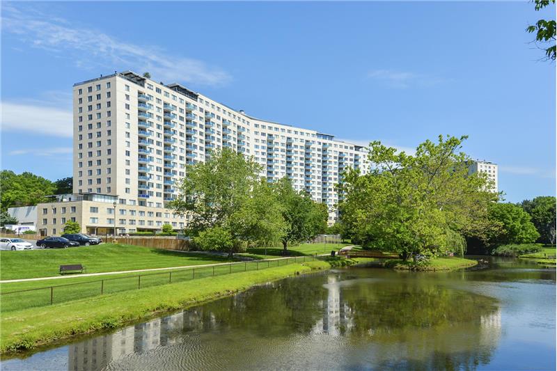 10401 Grosvenor Place #314