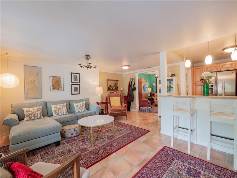 Living Room - Breakfast Bar