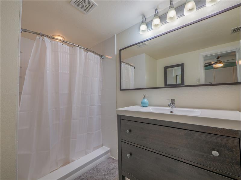 Primary En Suite Bath