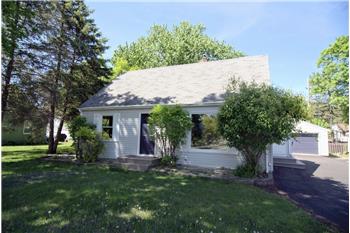 1051 Burke Ave W, Roseville, MN