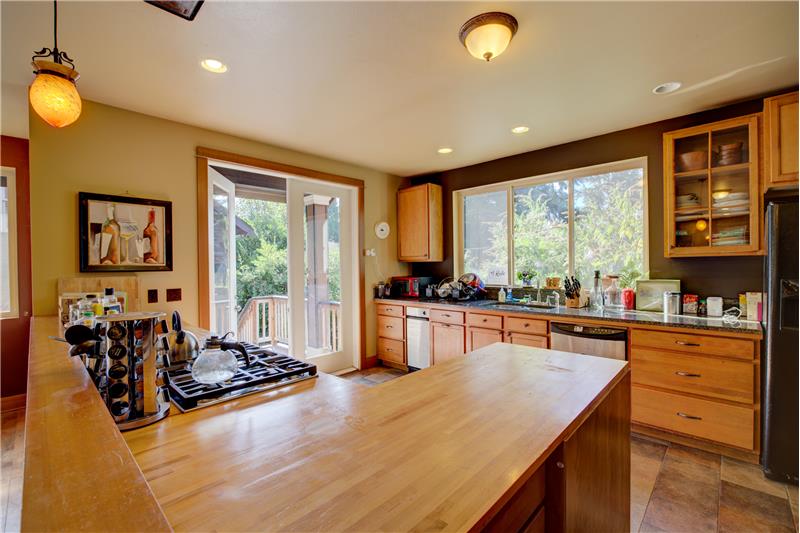 Main kitchen, with 