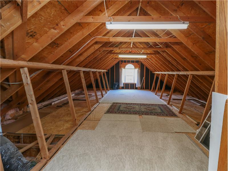 30' floored walk-in attic