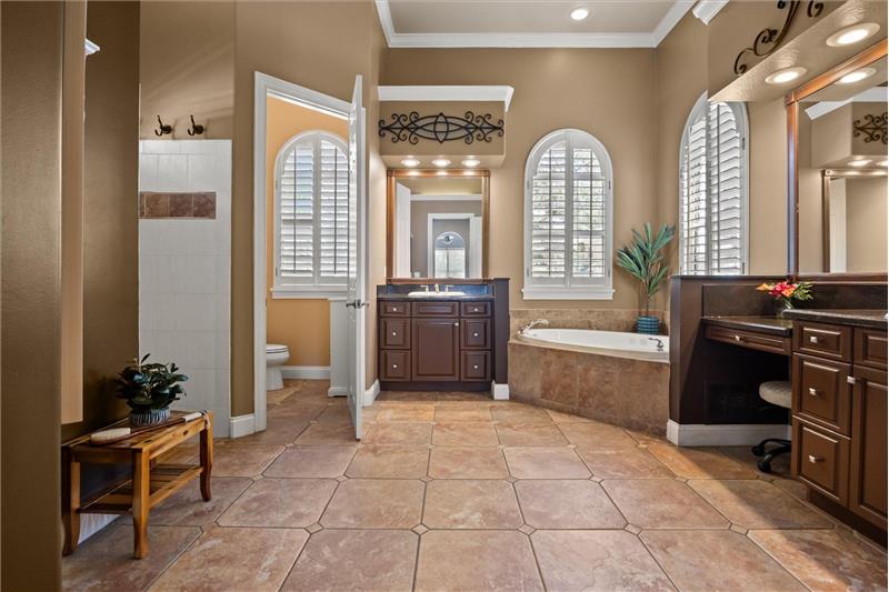 Primary En Suite Bath