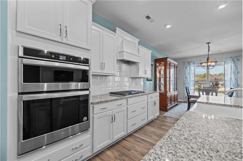 Wall oven & microwave, gas cooktop