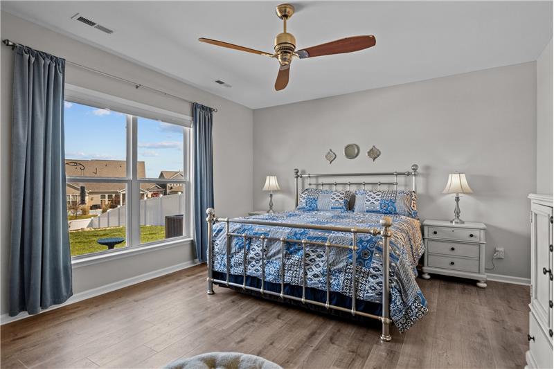 Owner's suite with room for king-size bed