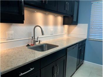 Primary listing photos for listing ID 640857