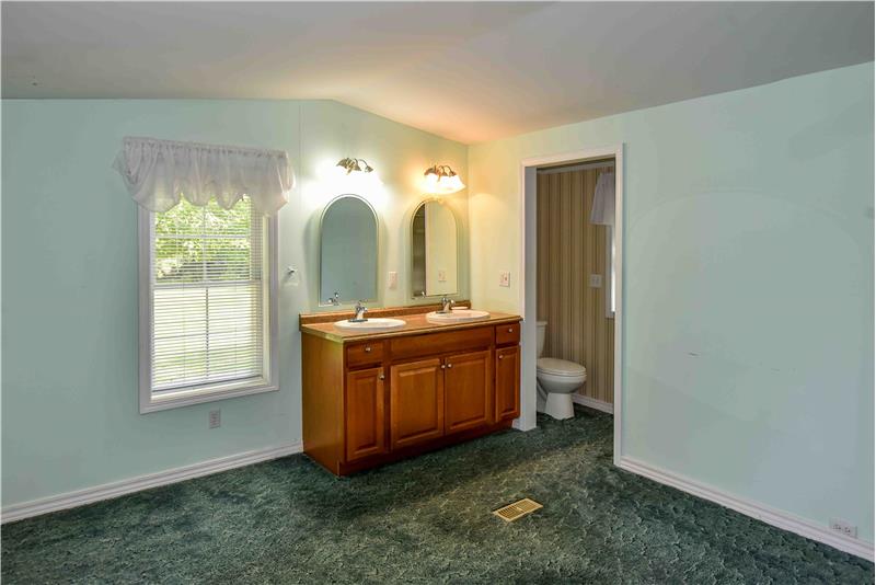 
                            Property Image 124