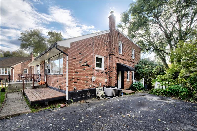 1095 West Ave - Exterior Side 