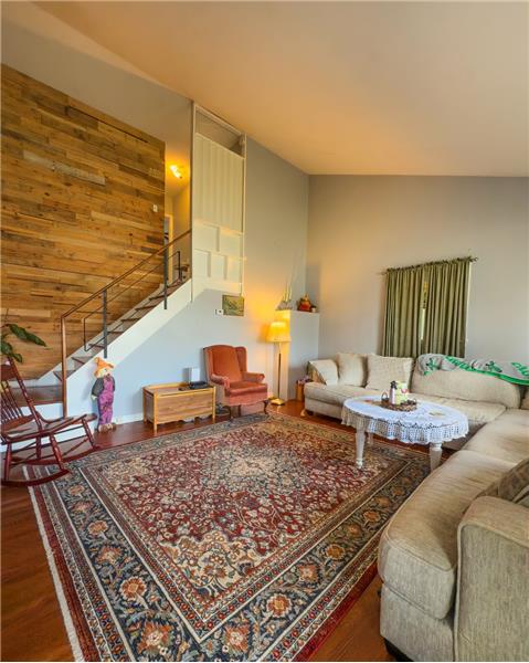 1095 West Ave - Living Room 