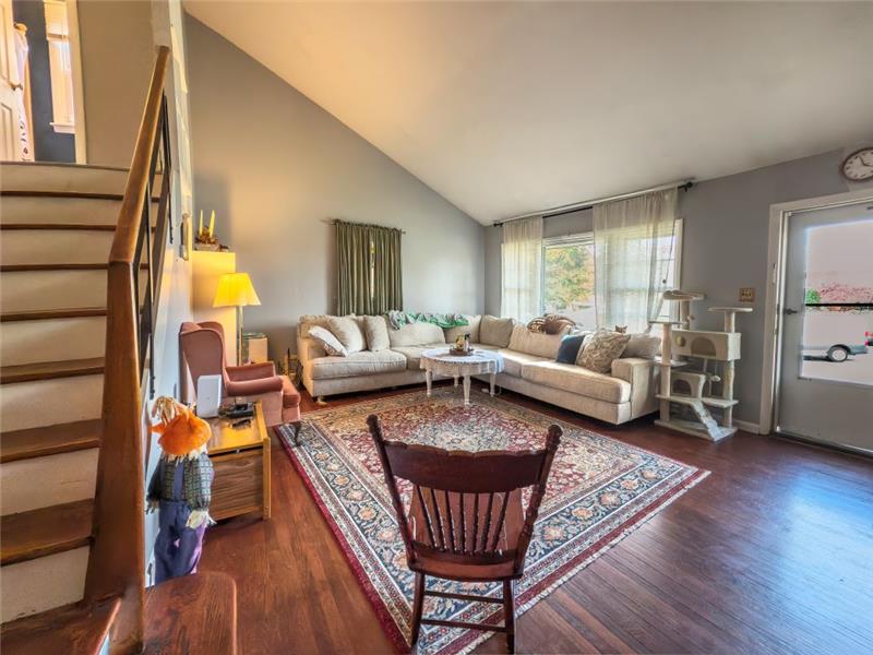 1095 West Ave - Living Room 