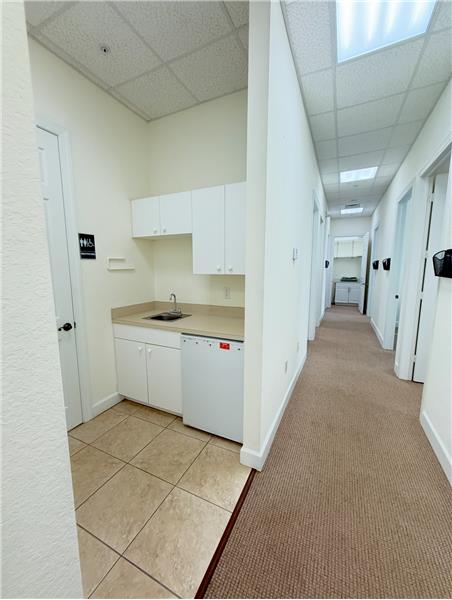 Kitchenet / Bat access