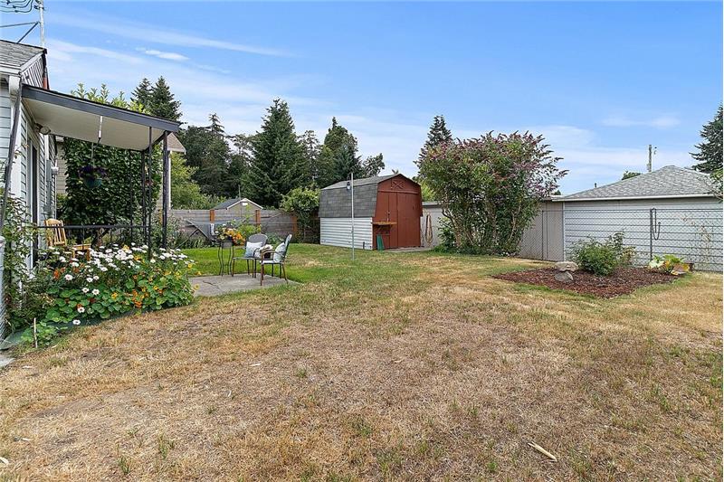 HUGE back yard! And Fully fenced!