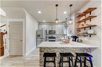 Kitchen with breakfast bar