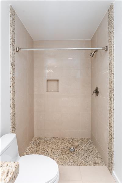 Great Roll in shower no ledge