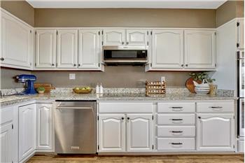 Induction cooktop and overhead microwave oven.