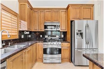 Primary listing photos for listing ID 644195