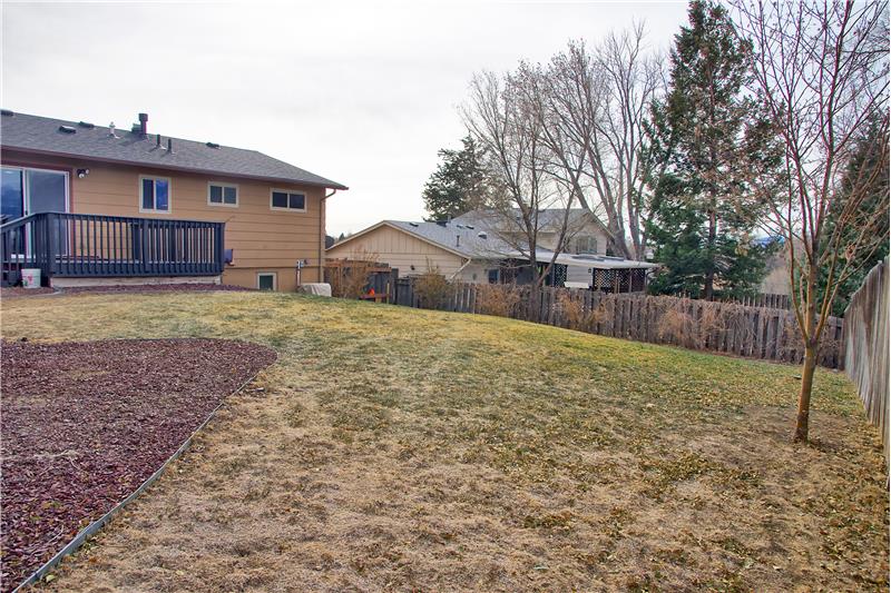 Automatic sprinkler system and fenced yard