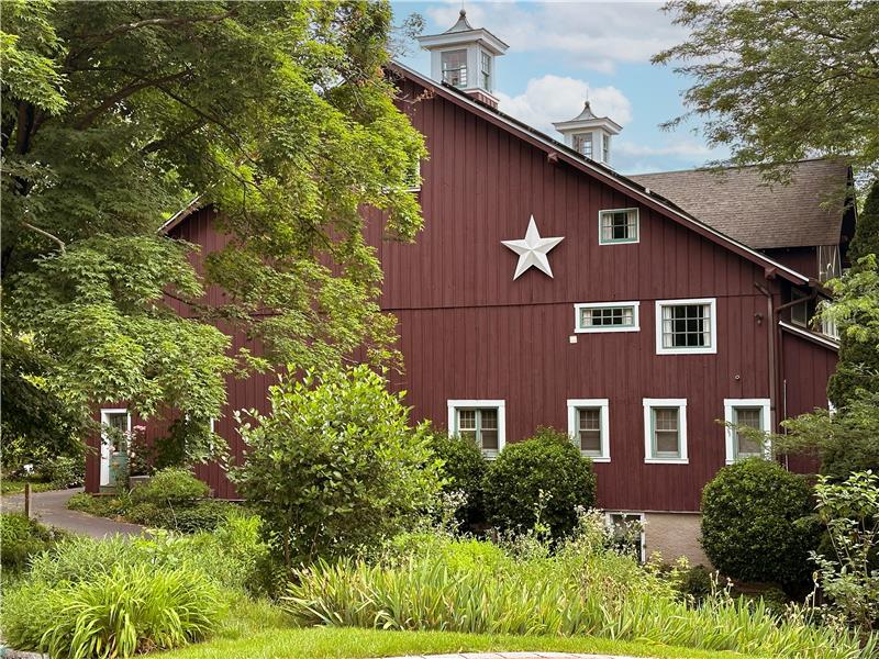 113 Cumberland Place Exterior Barn