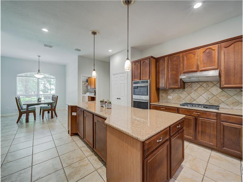 Huge kitchen with lots of counter space and cabinents