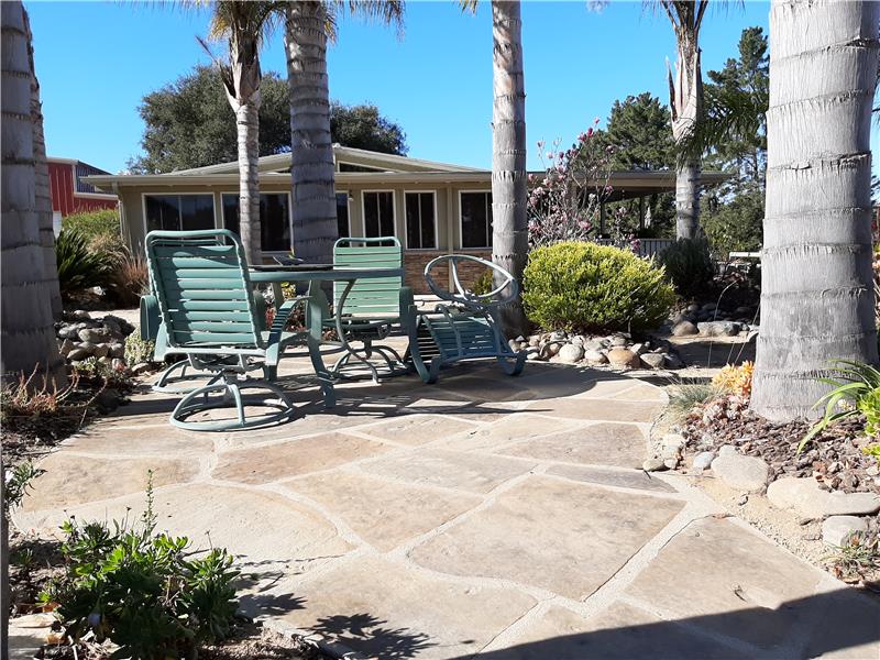 Flagstone. Palm trees. Sunshine. What would you do with this space?