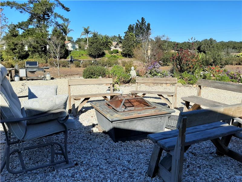 Interested in the firepit? Just ask for it in your offer.
