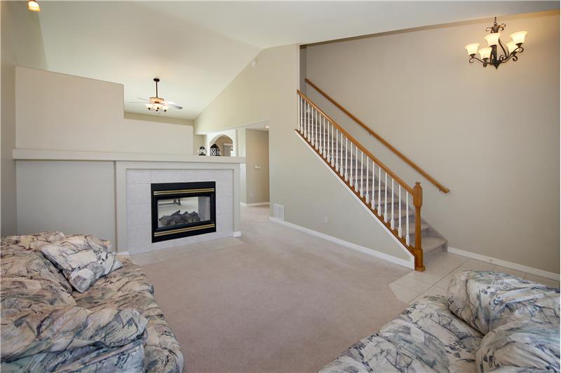 2-sided gas fireplace!