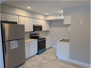 Primary listing photos for listing ID 636776