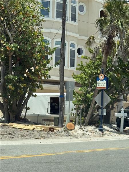 Beach Access - 280 Feet from 116 85th Ave
