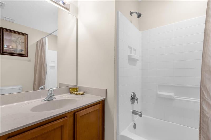 Bedroom 4 Ensuite Bath