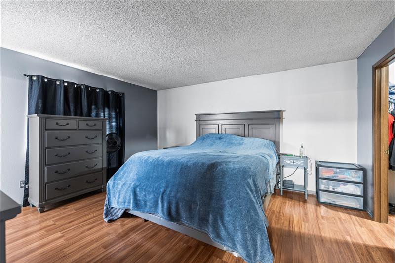 Master Bedroom replaced carpet with laminate