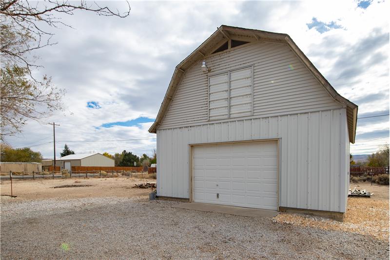 Huge 2 story Barn/Garage/Workshop