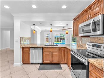 Primary listing photos for listing ID 642938