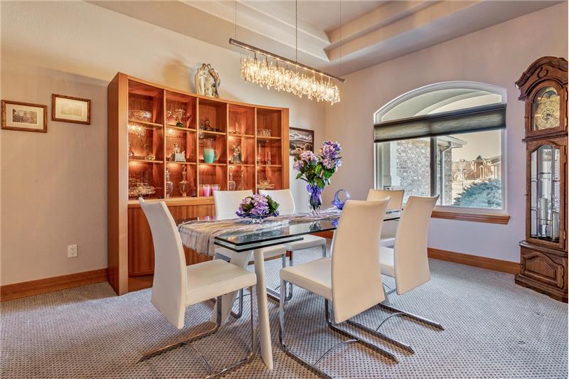 Formal dining room - view from foyer