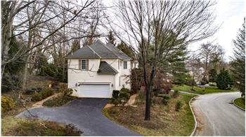 12 Chalous - Driveway/garage