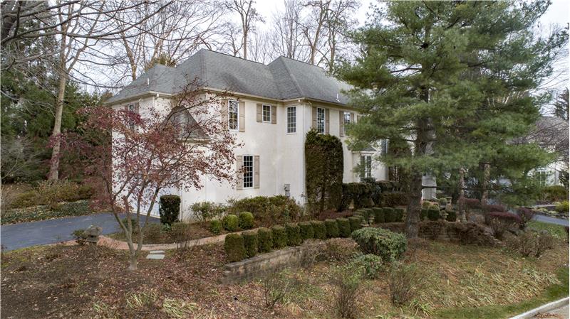 12 Chalous - Exterior front