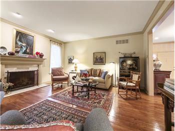 12 Chalous - Living Room