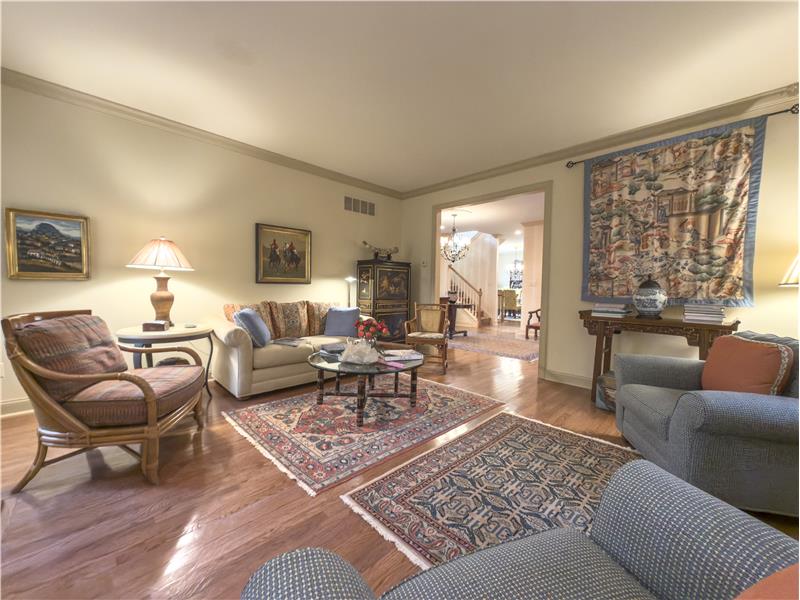 12 Chalous - Living Room