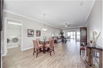 Primary listing photos for listing ID 560527
