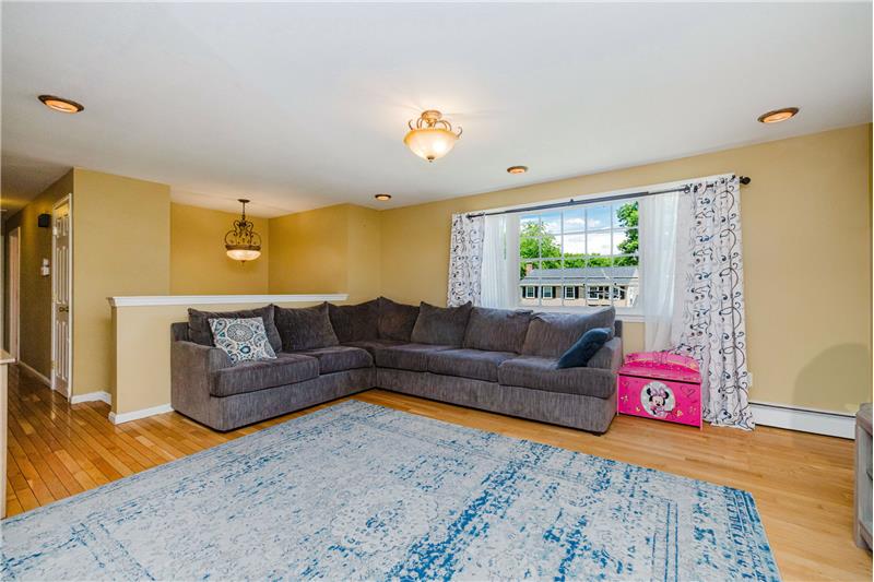 The exterior photo of 12 Sunset Drive Milford MA
