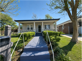 Primary listing photos for listing ID 639404