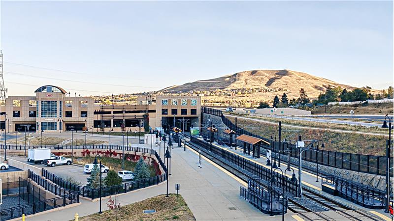 Golden Light-Rail Transit Center- Easy Walk