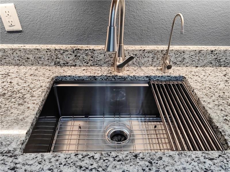 Stainless Sink with and RO Faucet