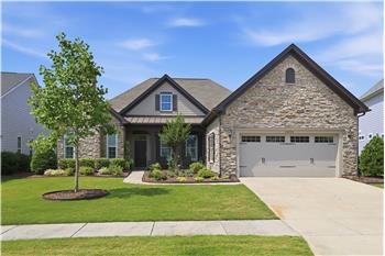 Turnkey patio home offers one level living and a low maintenance "lock and leave" lifestyle. Situated on cul-de-sac street.