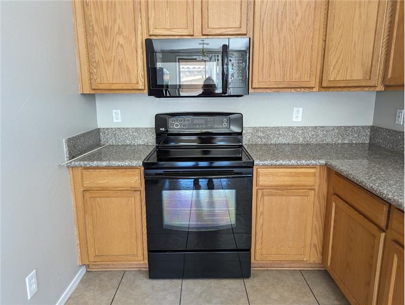 Kitchen range and mircrowave