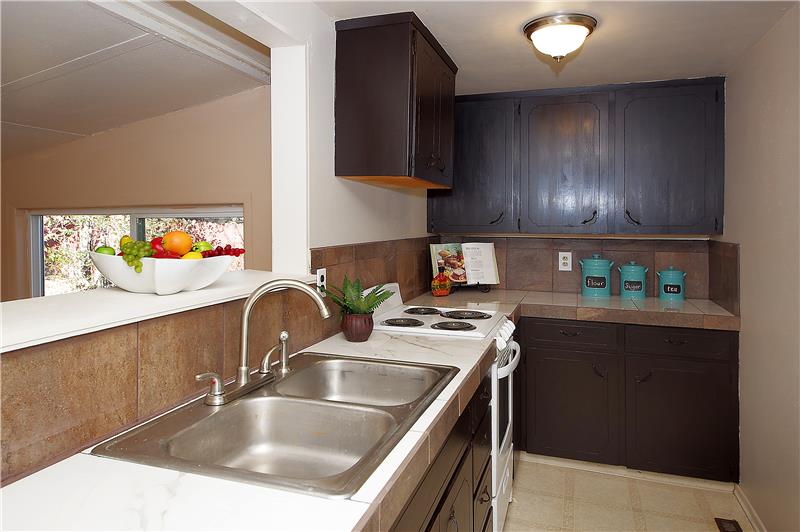 Kitchen with tile counter tops and backsplash