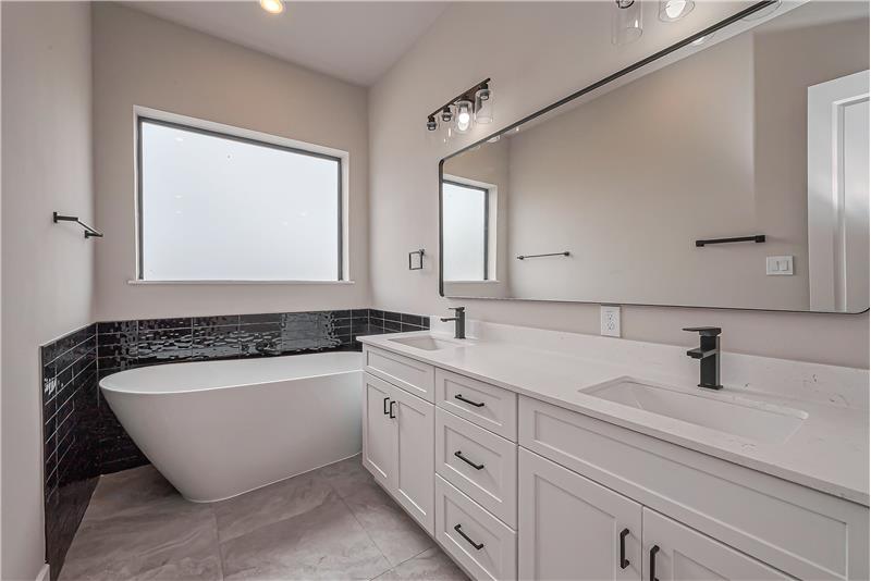 
                            Property Image 107