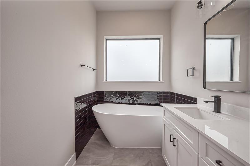 
                            Property Image 108